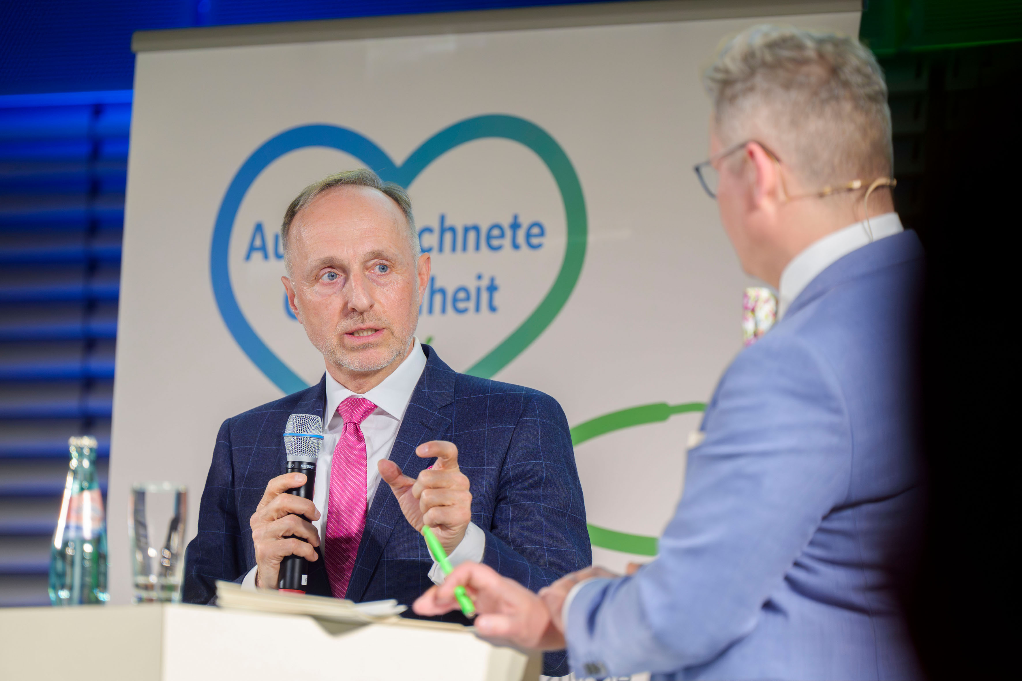 Dr. Stephan Hofmeister bei seinem Wortbeitrag im Panel zu Session III.