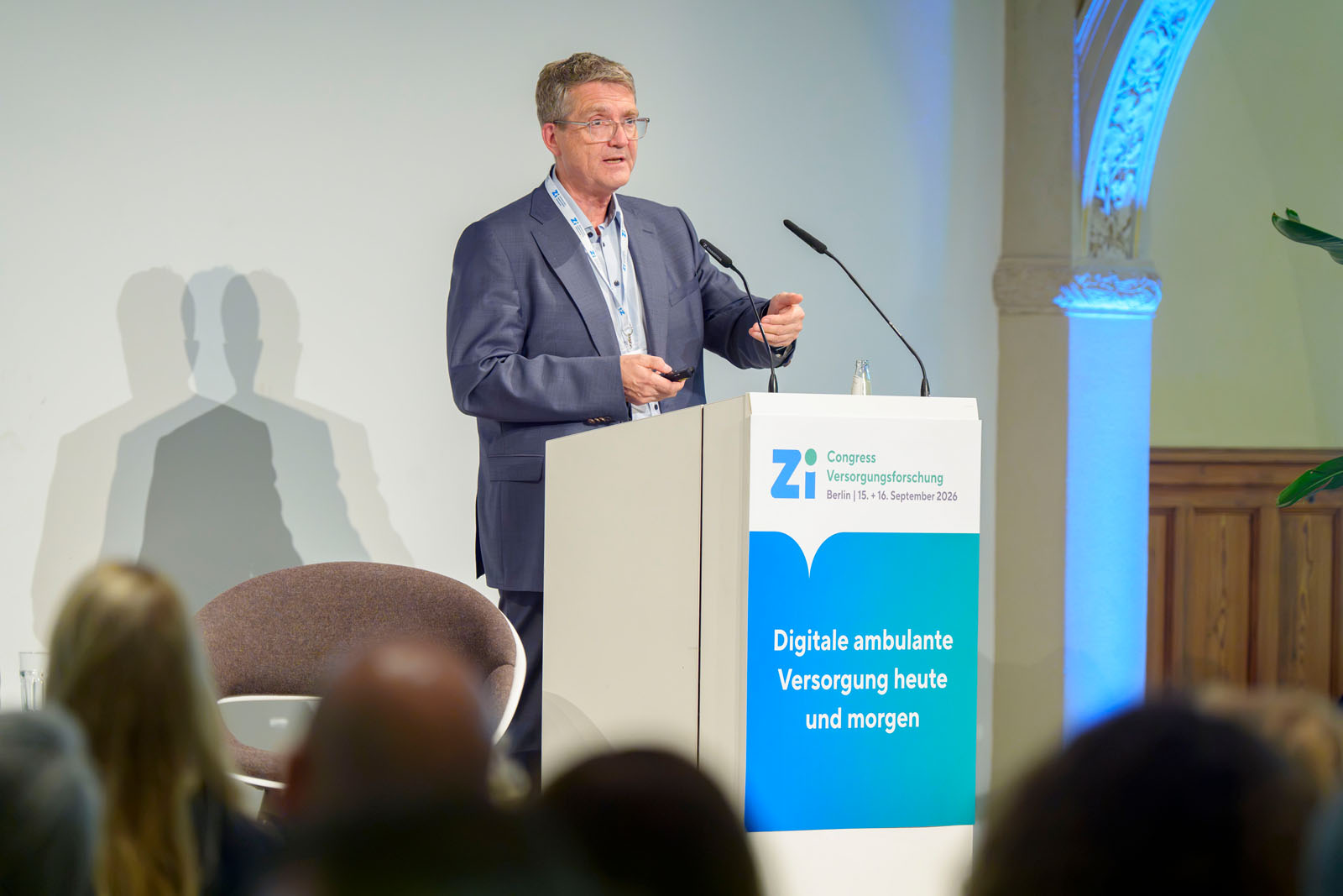 Thomas Ballast während seines Vortrages.