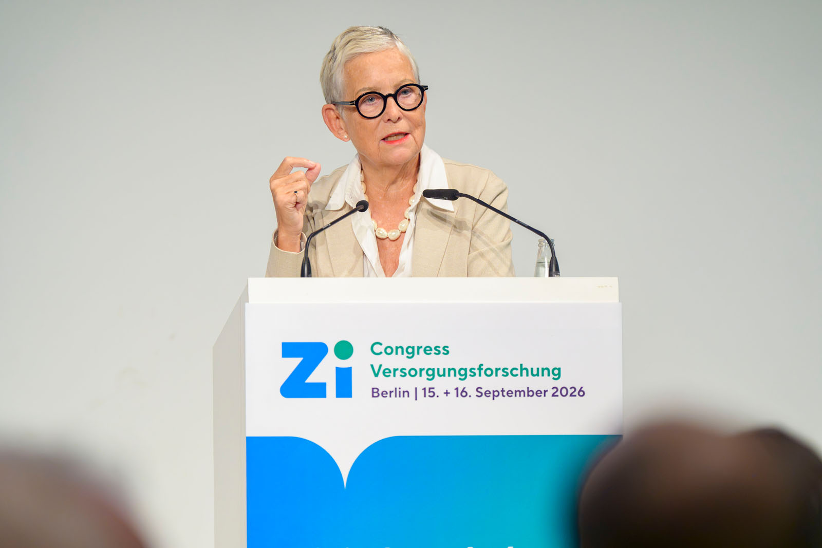 Dr. Ellen Lundershausen während ihres Vortrages.