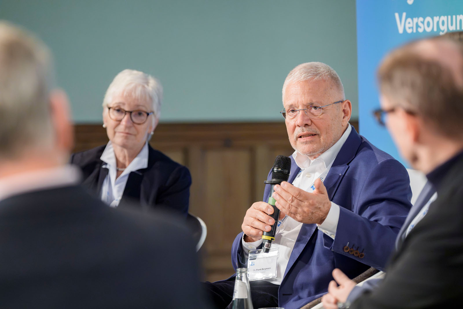 Dr. Frank Bergmann bei seinem Wortbeitrag im Rahmen des Panels zur Krisenresilienz.