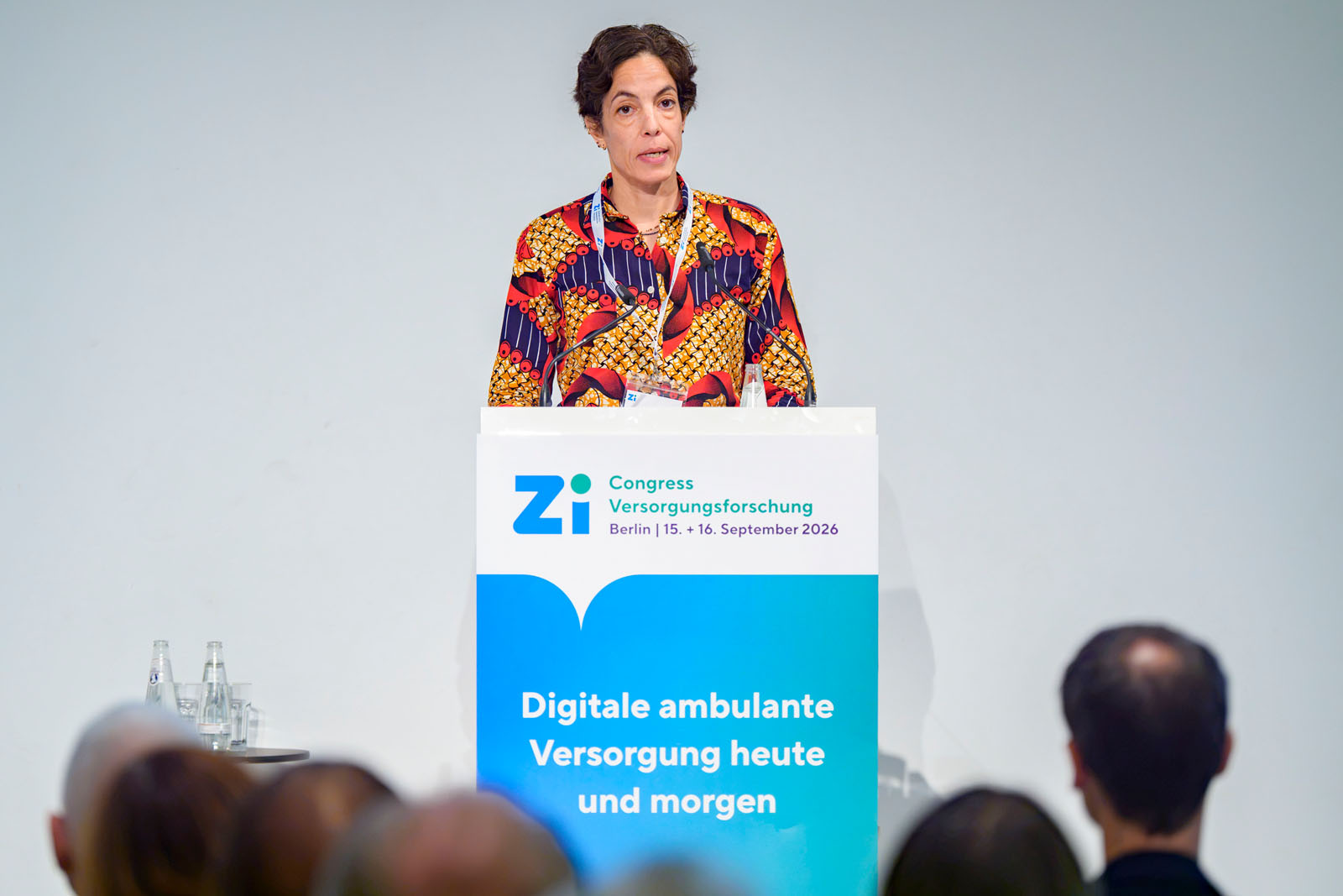 Mona Tamannai während ihres Vortrages.