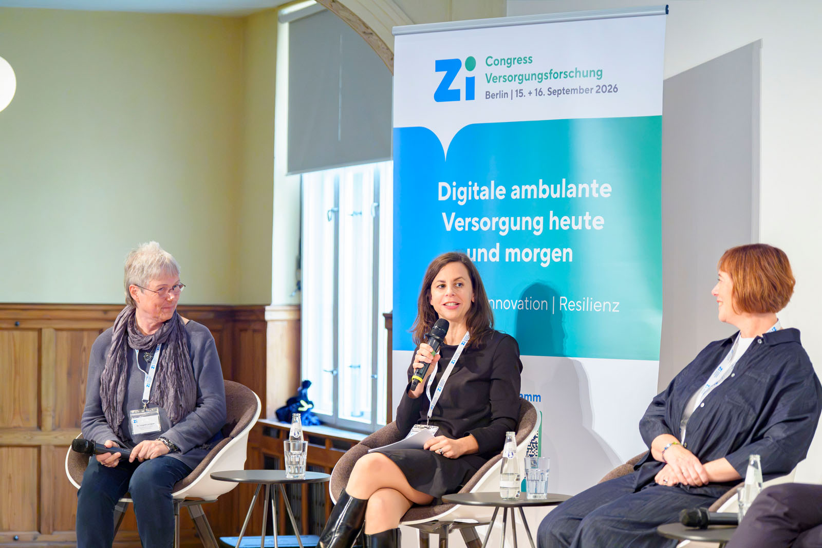 Venhaus-Gießmann während ihres Wortbeitrages beim Fishbowl.