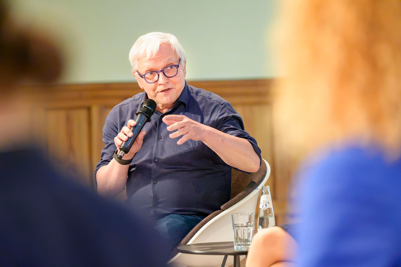 Dr. Burkhard Ruppert während seines Wortbeitrages beim Fishbowl.
