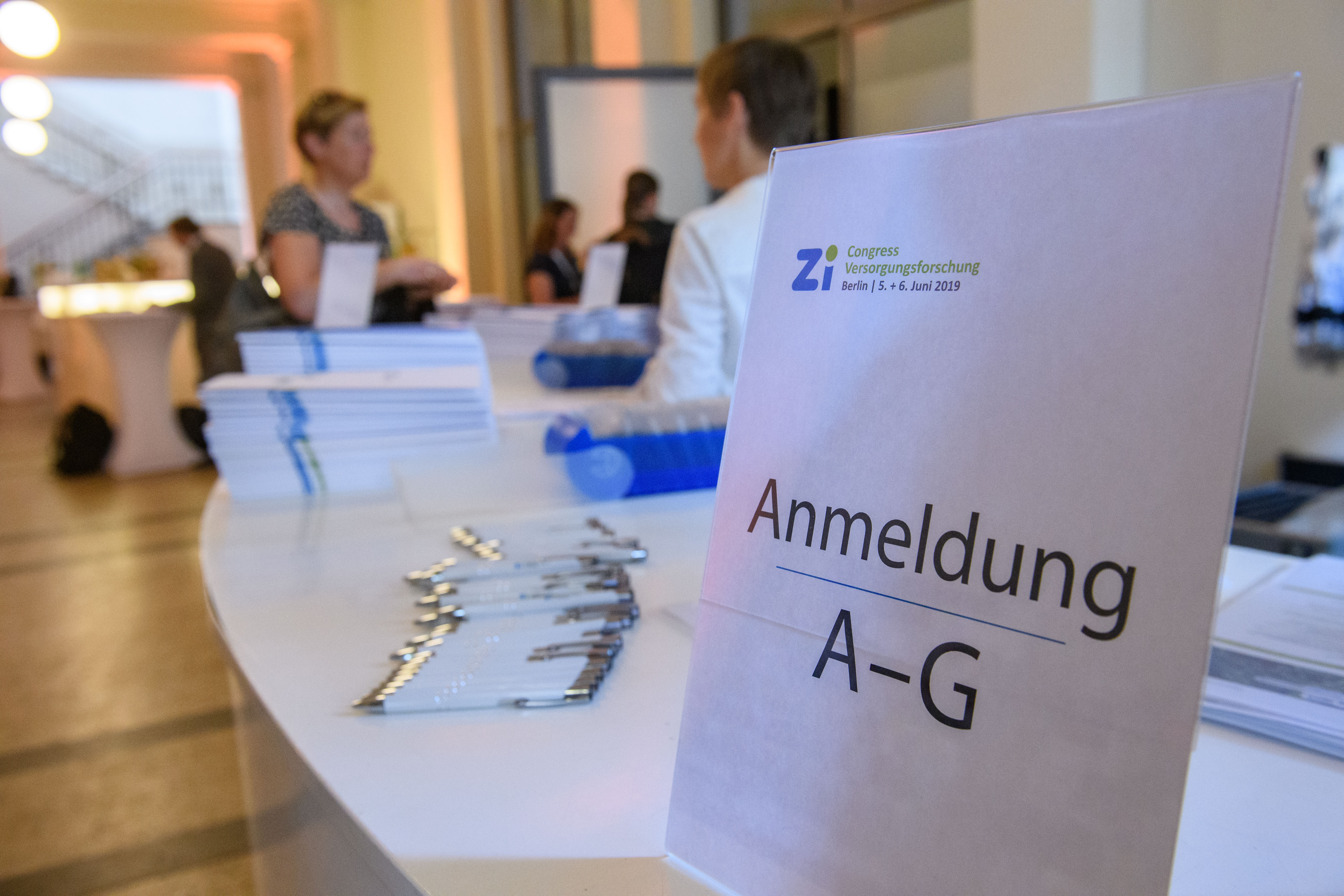 Infomaterial liegt am Anmeldetisch aus.