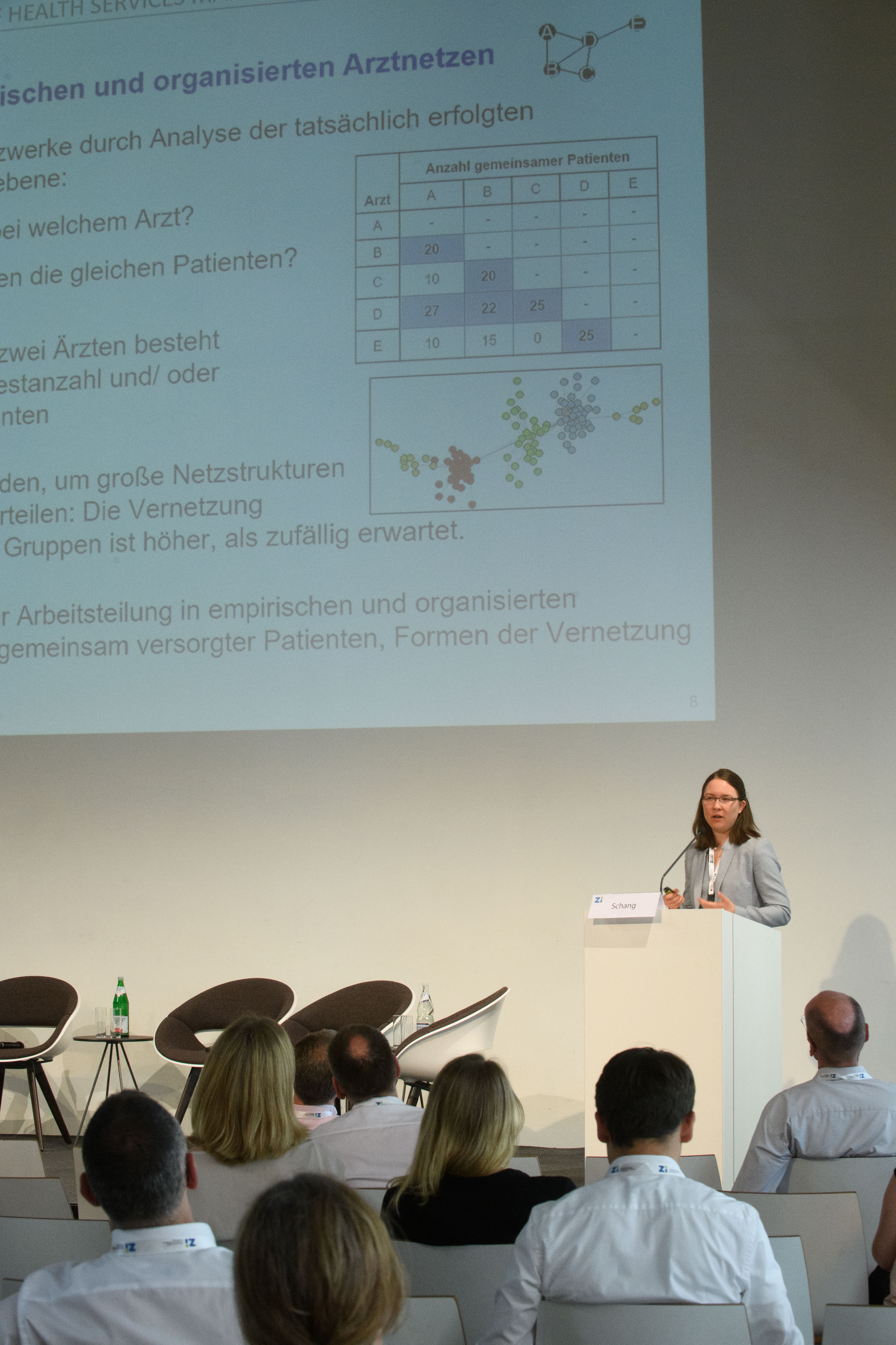 Frau Schang während ihres Vortrags